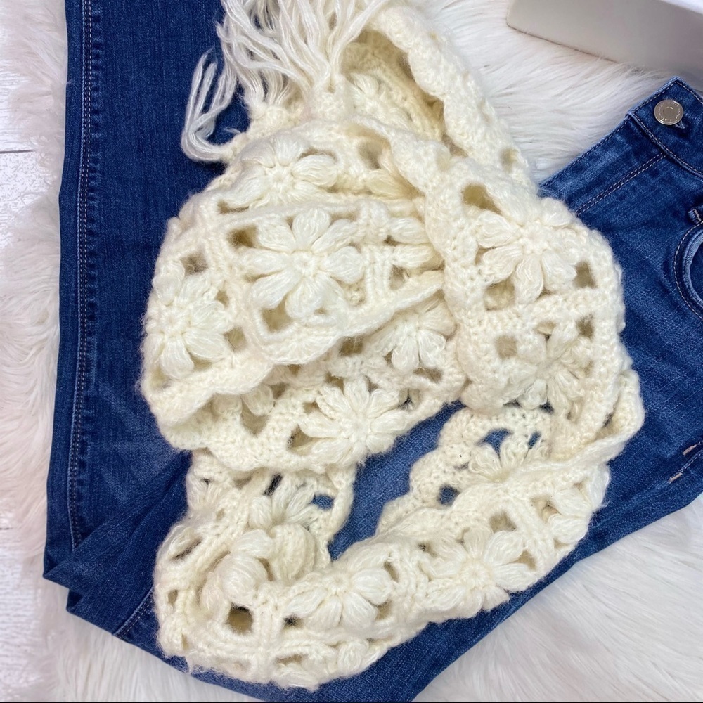 New York & Co. Cream Floral Knitted Scarf